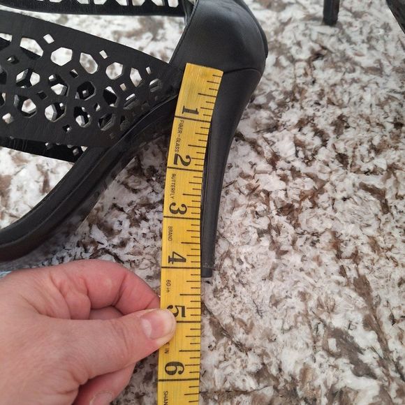 Alexander McQueen Triple-Band Laser-Cut  Leather Sandal  Black‎ size 40.5 - Picture 9 of 11